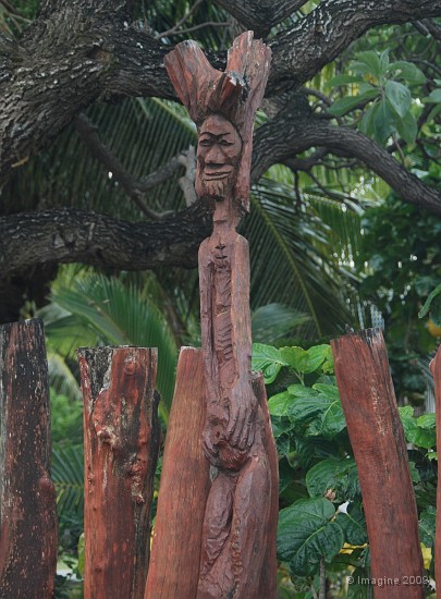 72- Sculpture devant l'hotel.JPG